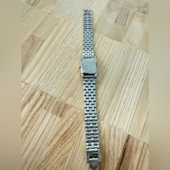 Retro fossil ladies silver tone watch NEW BATTERY